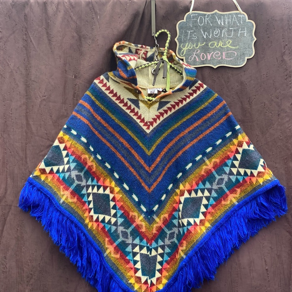 Artisan-Crafted Ecuadorian Alpaca Poncho – Vibrant Blue Diamond Pattern